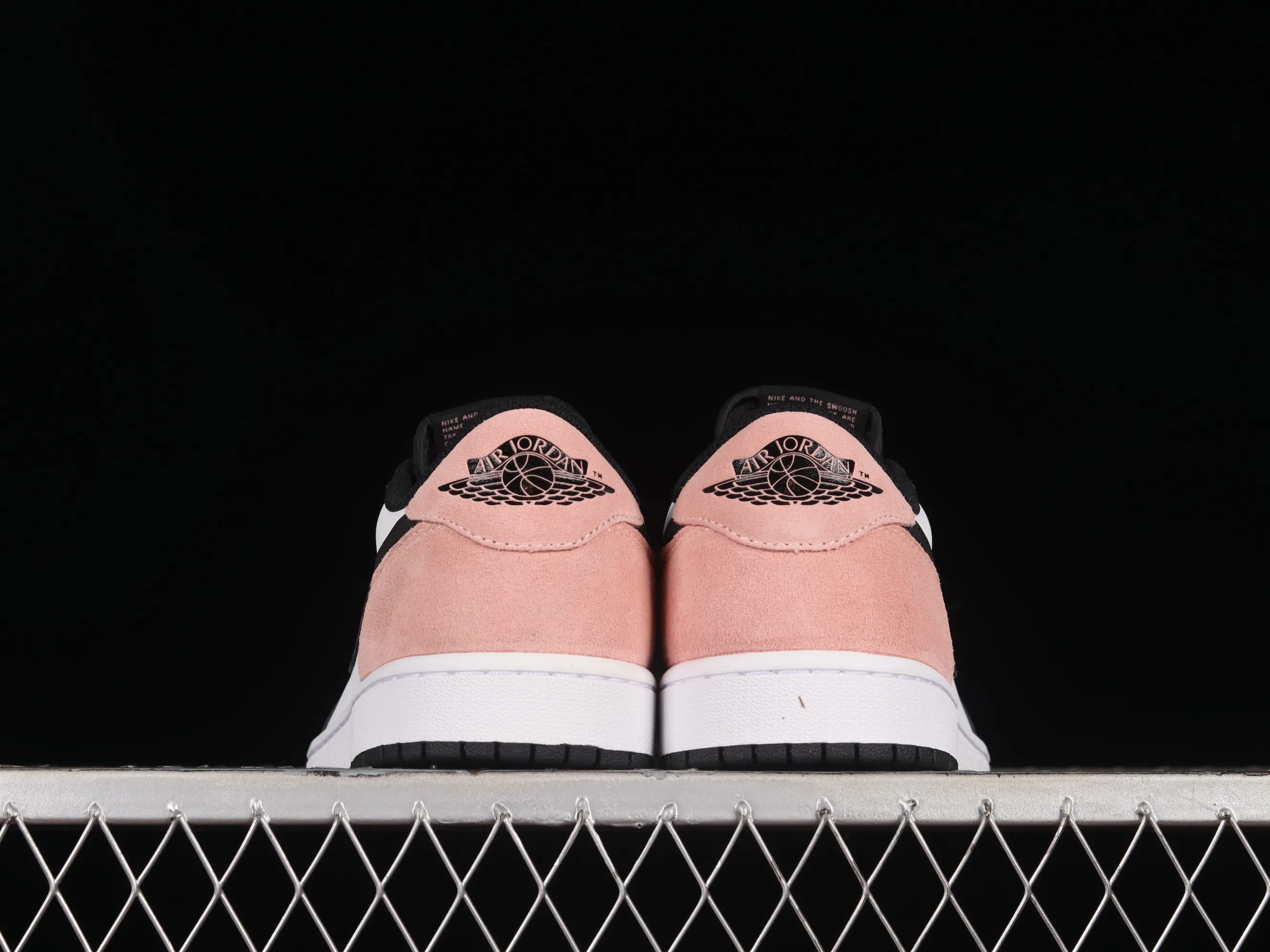 All categories Air Jordan Jordan series basketball shoes Air Jordan 1 Low pure original version Air Jordan 1 Low OG "Bleached Coral" AJ1 Joe 1 black pink toe full head layer low-top basketball shoes CZ0790-061